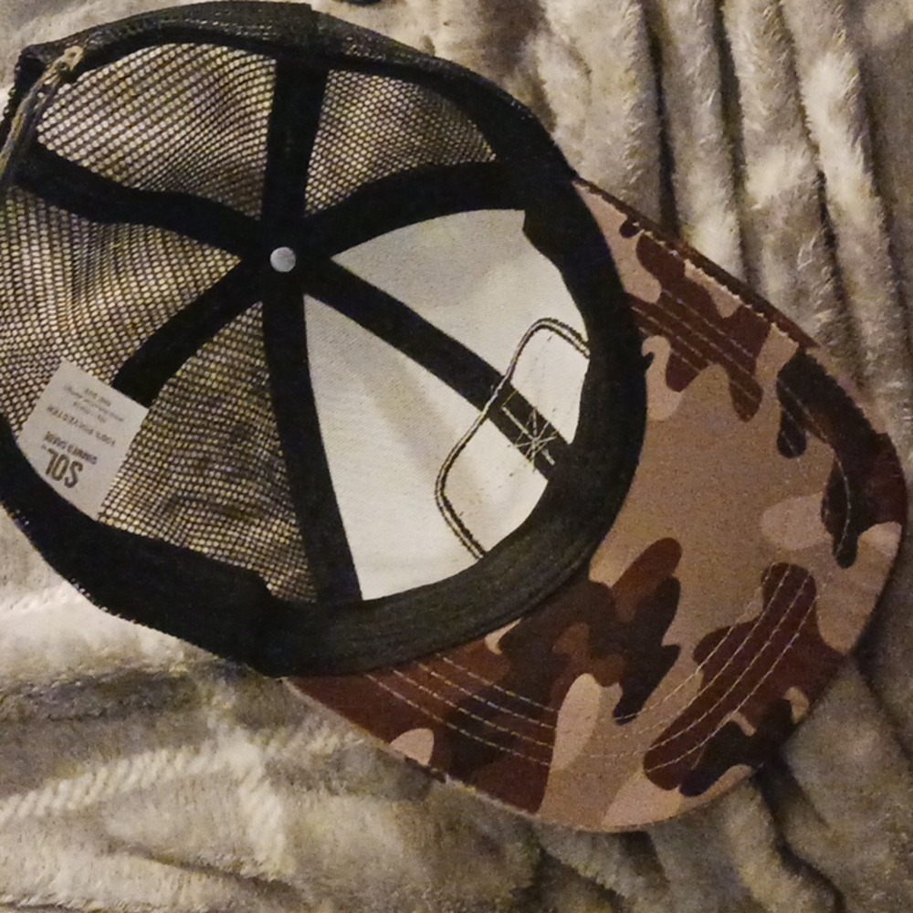 Camo hat - Picture 3 of 3
